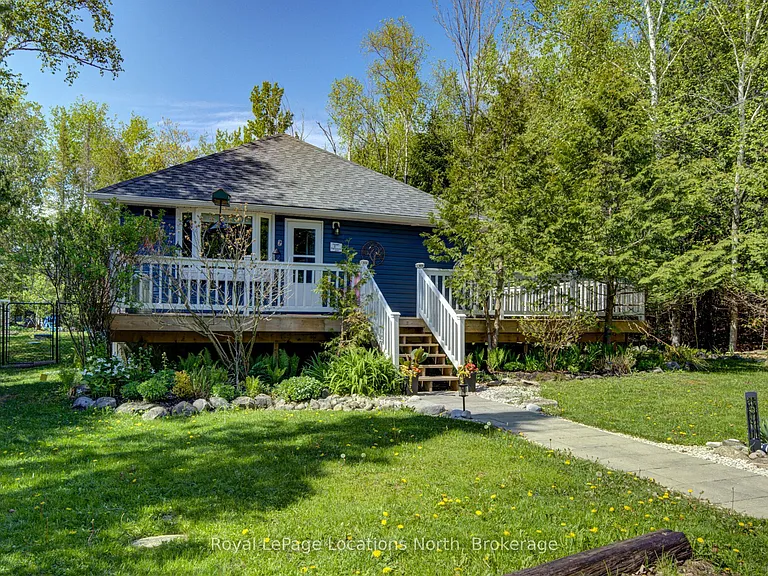 2 Maplewood Dr — Photo 1