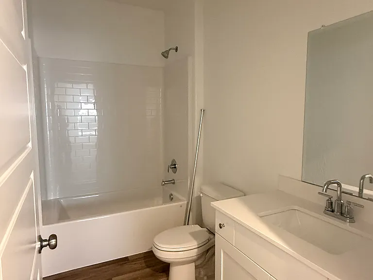 4478 N San Clemente Ave — Photo 6