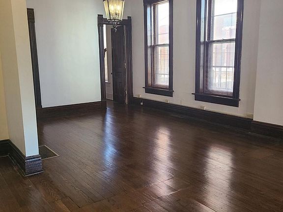 3rd image of 2113 W Evergreen Ave #1
