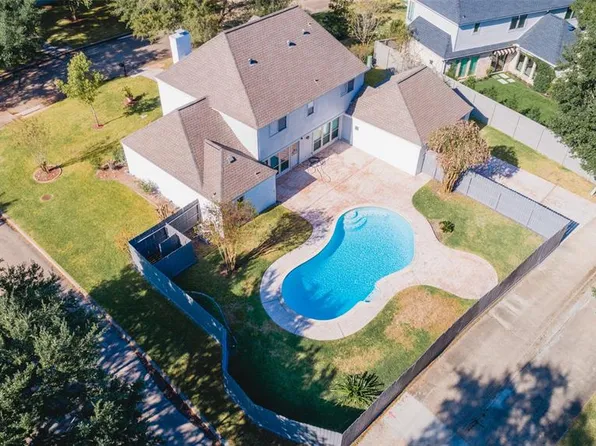 819 Silvergate Dr, Houston, TX 77079