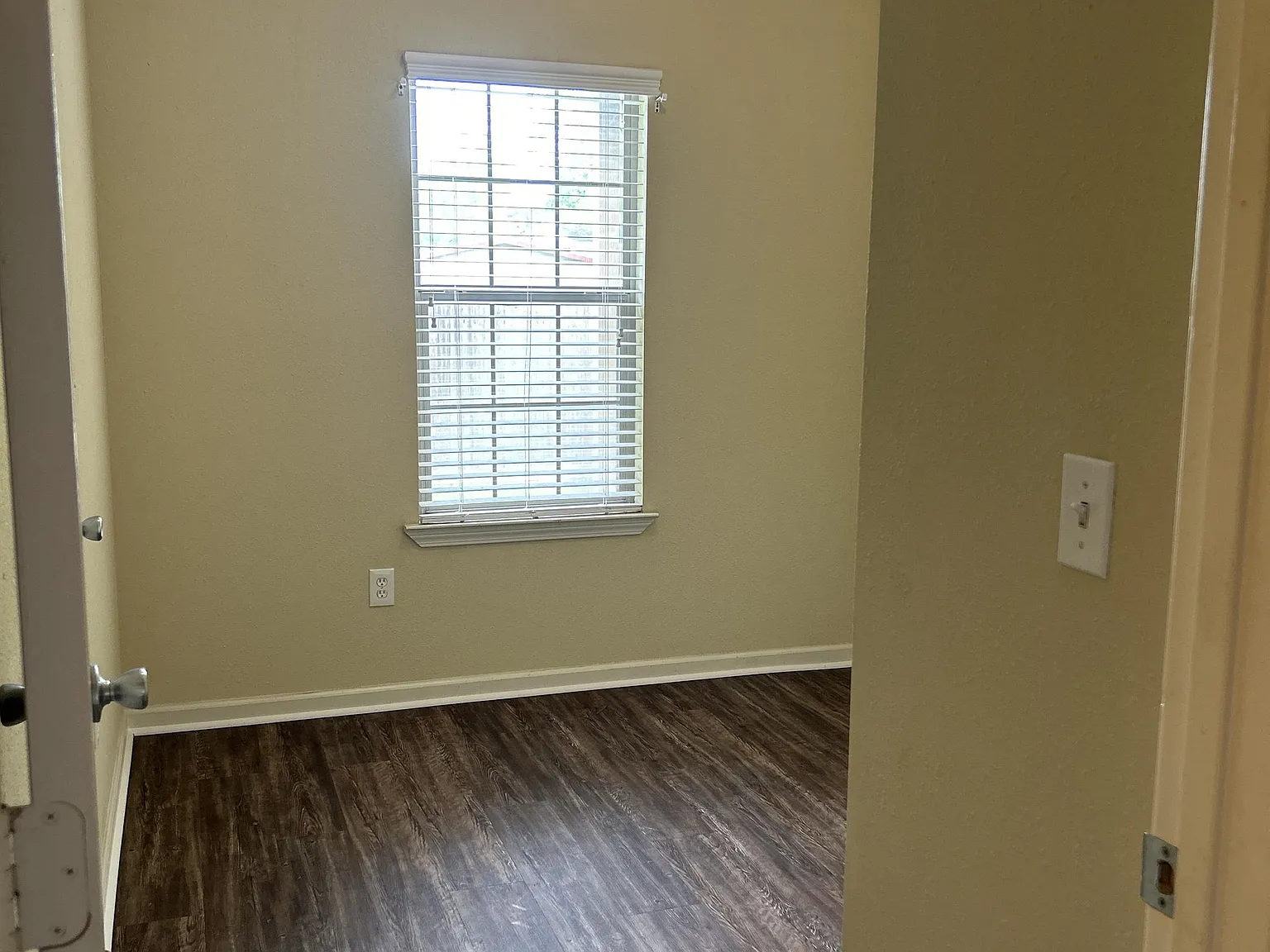 24772 Penny Ln - A — Photo 2