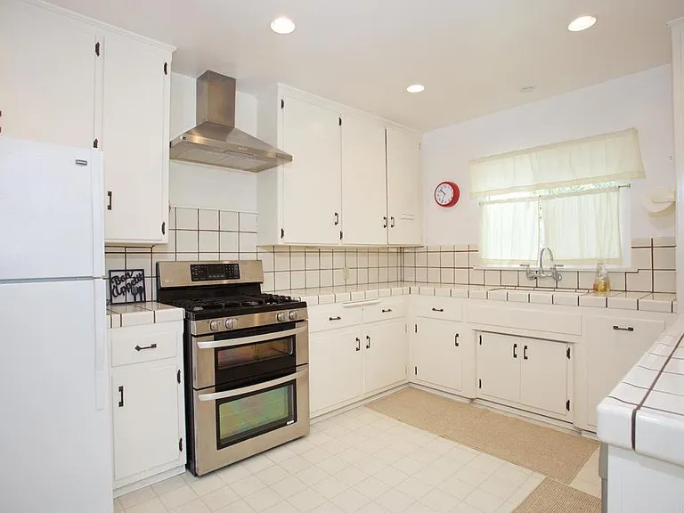 621 Country Club Ln — Photo 5