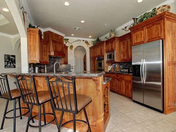 4th image of 763 Grandview Dr
