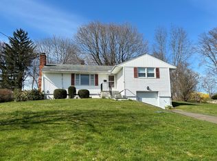 20 Meadowbrook Rd, Danbury, CT 06811