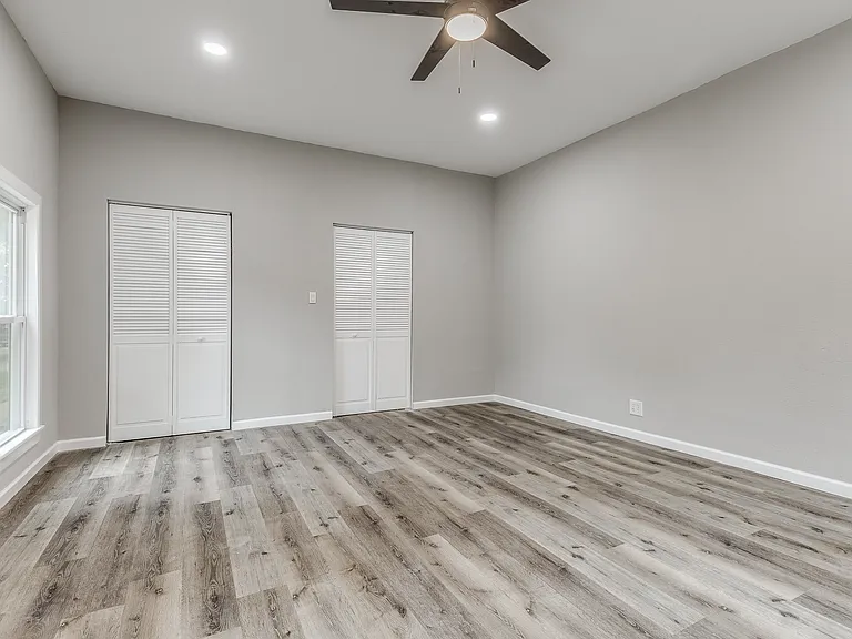 349 SE Rockwood Ave — Photo 43