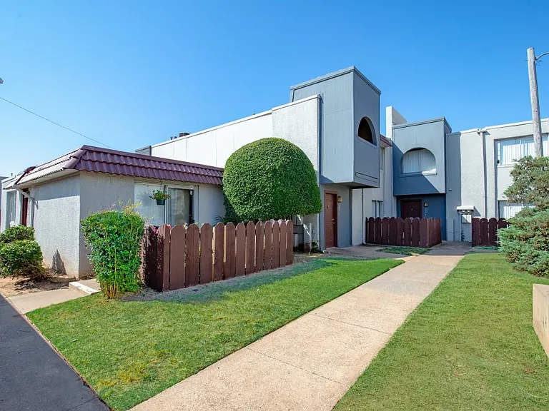 717 Ventura South Apartments — Photo 18