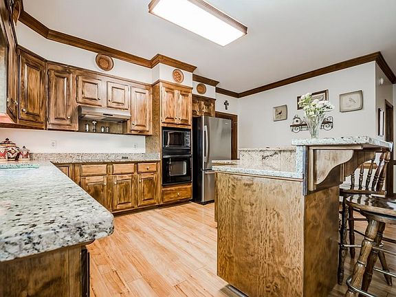 4th image of 174 Colonial Dr