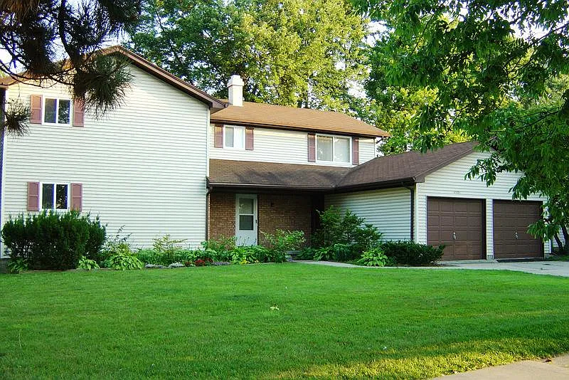 3 bed, 1.5 bath, 1500 sqft, $1,700 — Photo 1