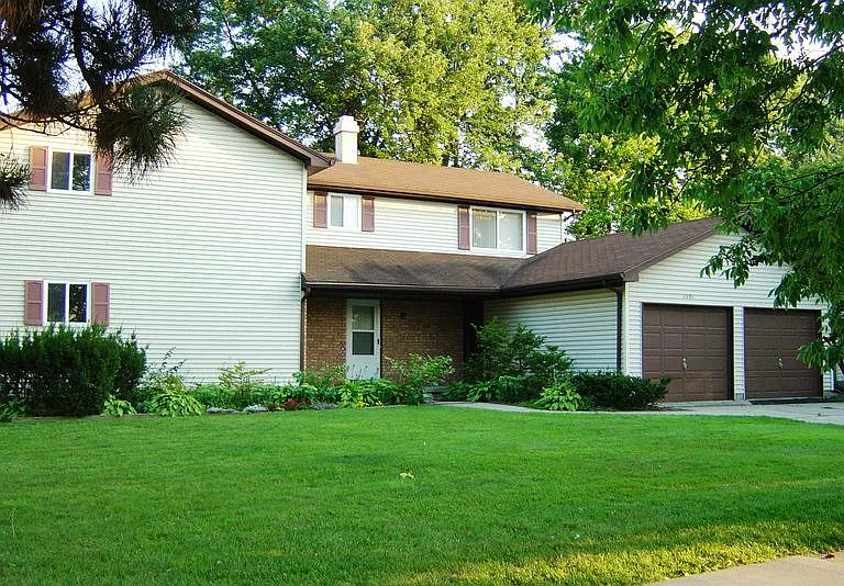 1301 W Lake Lansing Rd — Photo 1