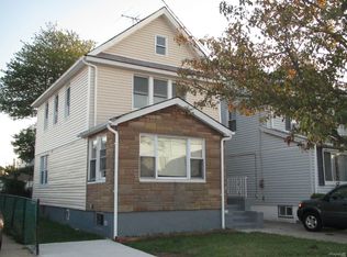 13715 250th St, Rosedale, NY 11422