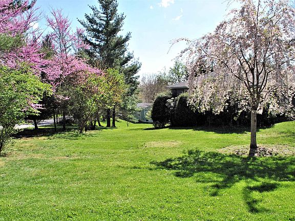 3rd image of 1416 Crestview Dr
