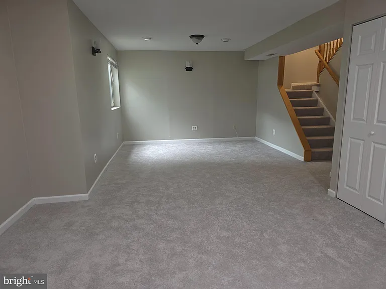 218 Eisenhower Ct — Photo 16