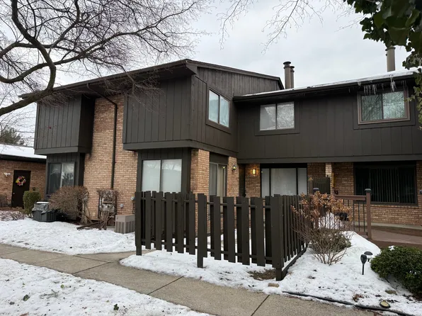 37343 Clubhouse Dr #81, Sterling Heights, MI 48312