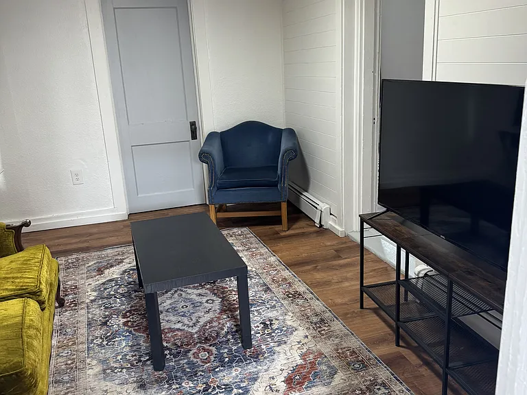 1015 Pine Ave #1 — Photo 4