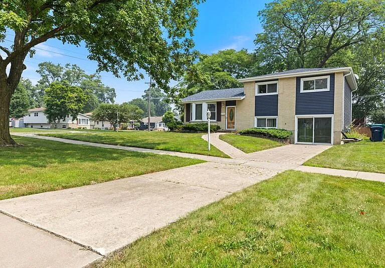 1003 S Finley Rd — Photo 1