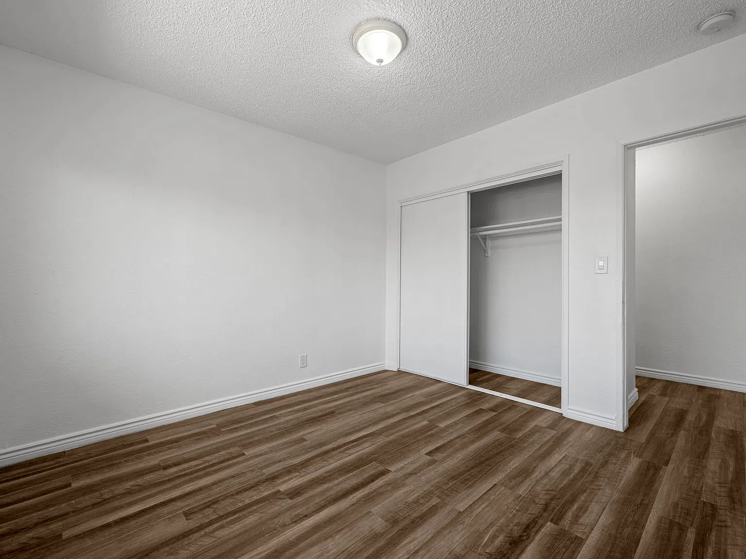 840 W Imperial — Photo 2