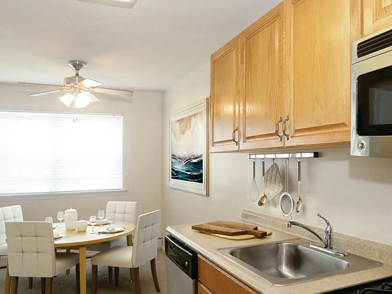 Heatherwood House at Ronkonkoma — Photo 6