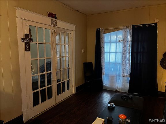 5th image of 229 Benzinger St