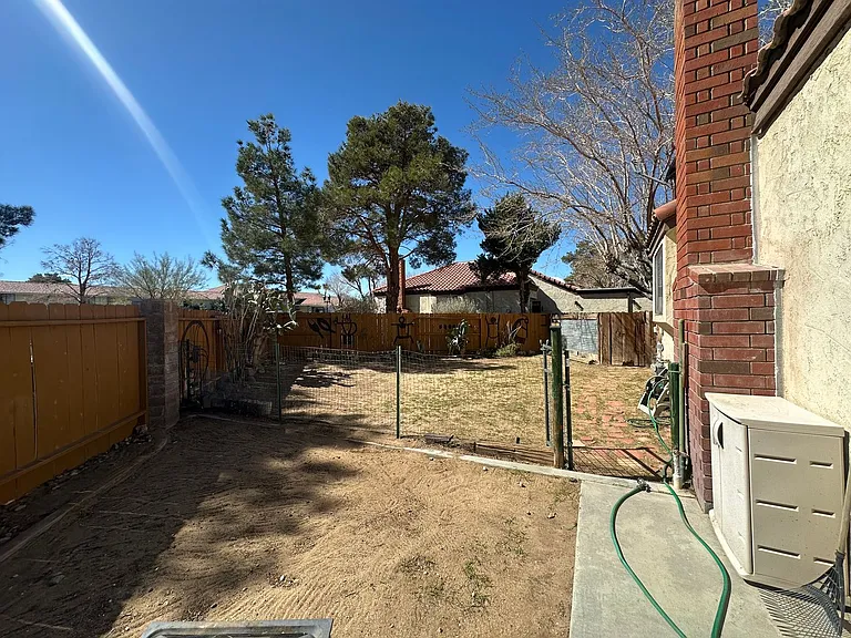 401 Tepatitlan Ct — Photo 24