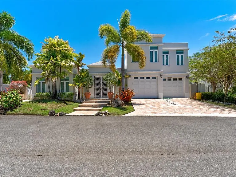 24 Paseo Las Palmas Dorado Pr — Photo 1