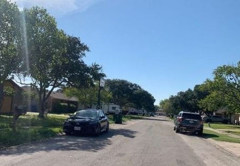 Exterior Neighborhood (street photo)