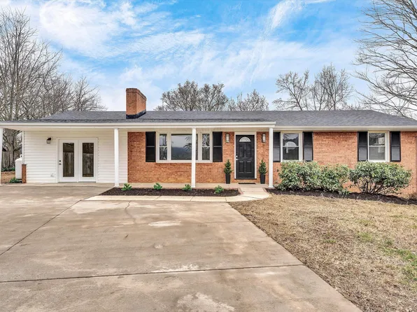 1462 Lakeridge Cir, Troutville, VA 24175