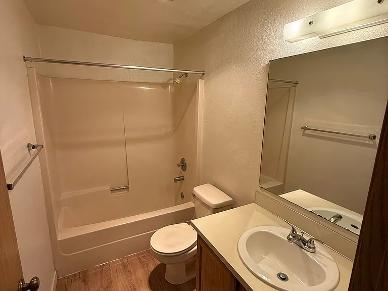 Seattle North Apartments — Photo 17