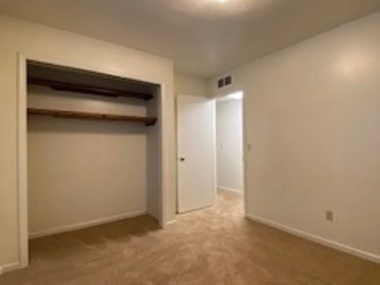 124 S Silverwood Ln — Photo 10