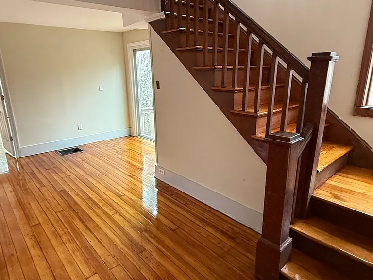 300 Amherst Rd — Photo 4