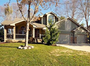 427 Edgewood Ln, Pleasant Hill, IA 50327