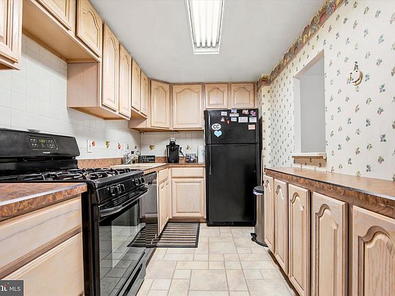 3rd image of 100 West Ave #421