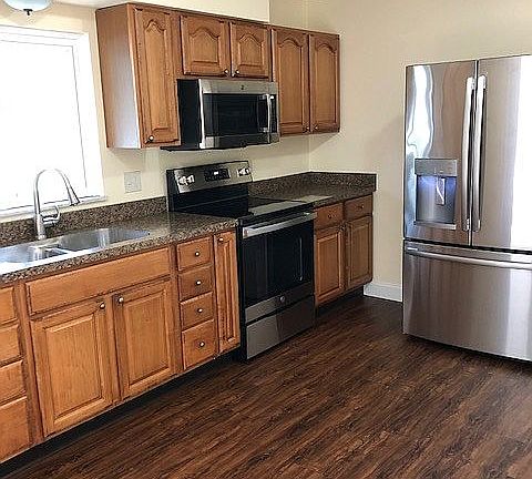 5th image of 1058 Fairlawn Ln