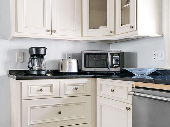 5th image of 162 Spring St APT B