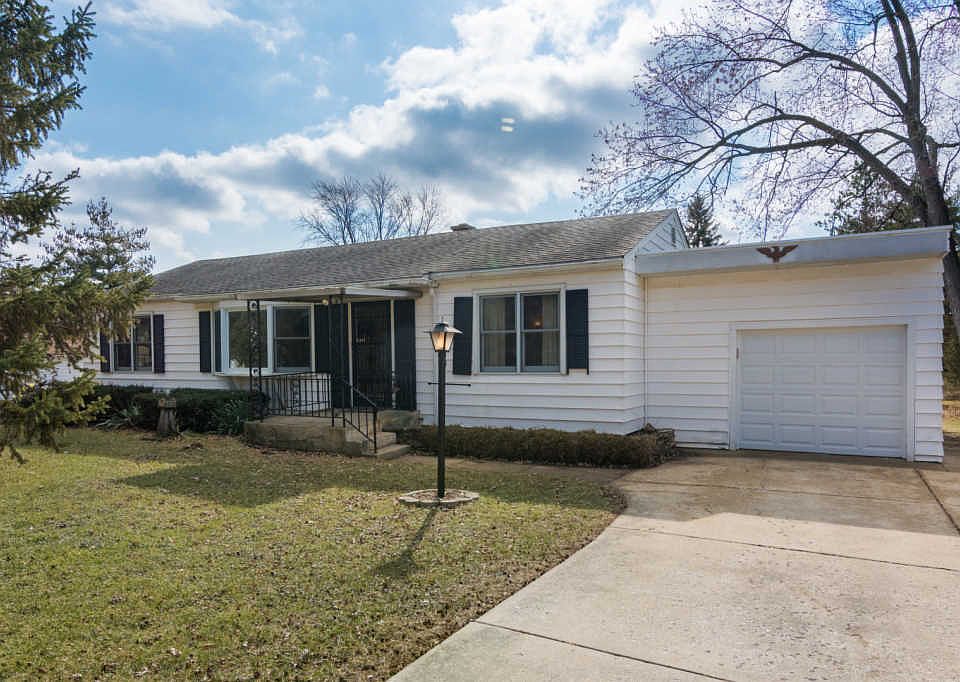 1st image of 23W523 Woodworth Pl