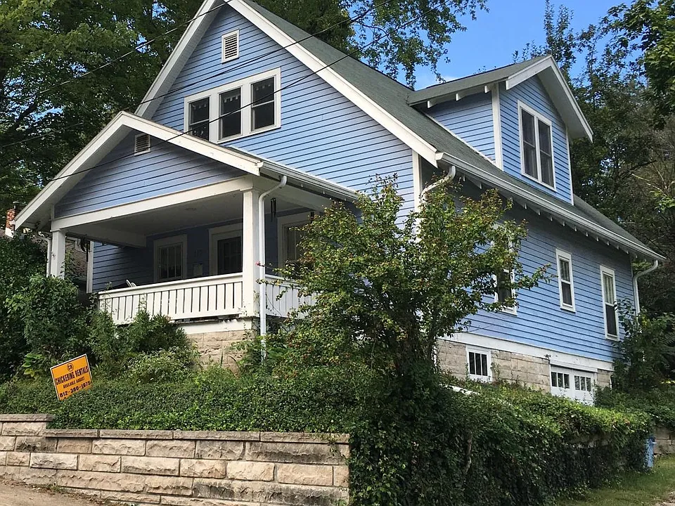 213 E Cottage Grove Ave