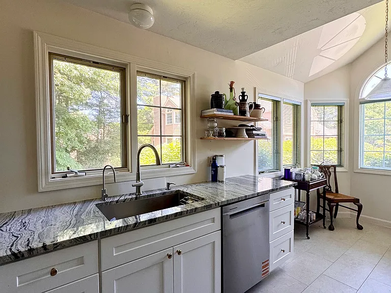 12 Birchwood Ln #12 — Photo 4