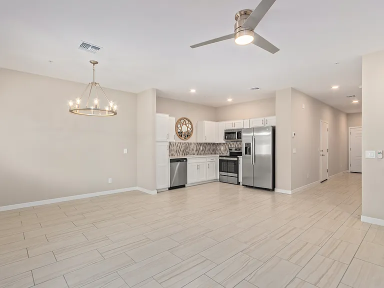 2134 W Harmont Dr — Photo 15
