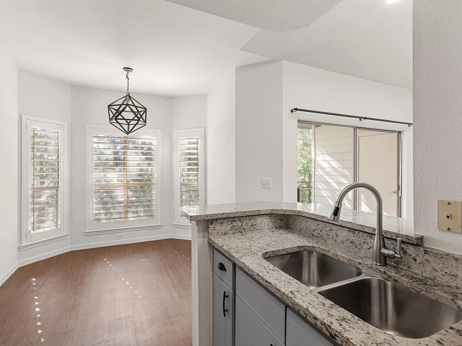 1 bed, 1.0 bath, 706 sqft, $1,350 — Photo 4