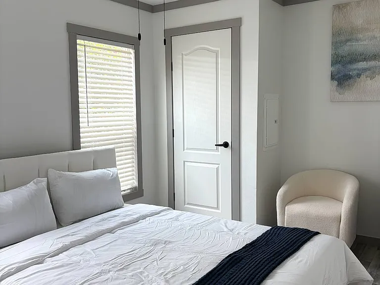 13 La Posada Dr — Photo 10