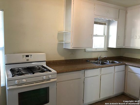 4th image of 115 Globe Ave