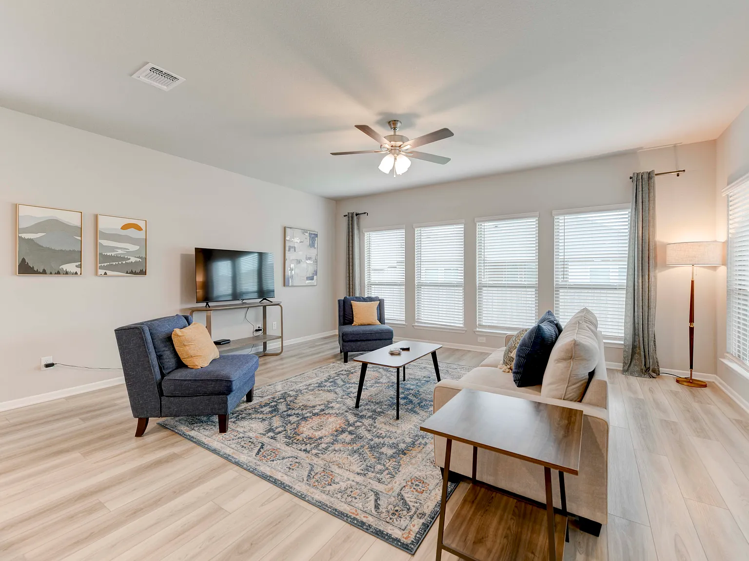 4 bed, 1996 sqft, $4,000 — Photo 4