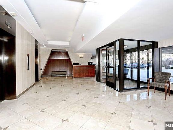 2nd image of 4 Horizon Rd APT 1210