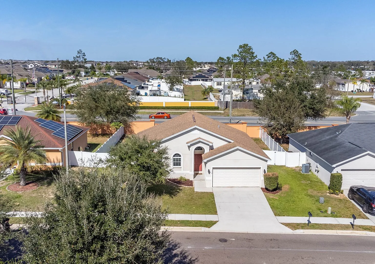 Beatiful 3 bed 2 bath home in the heart of Davenport — Photo 4
