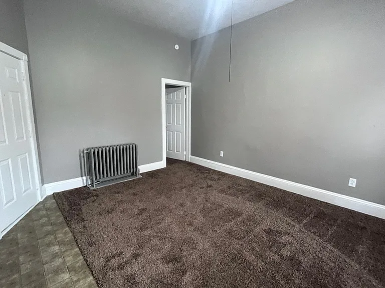 303 W Dewald St — Photo 5