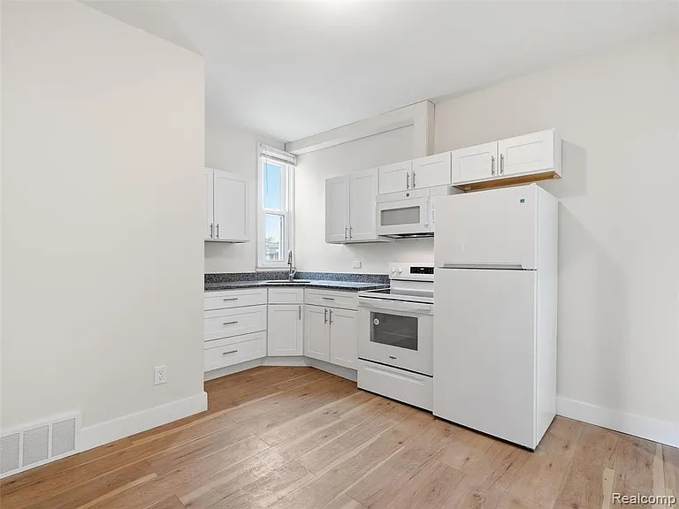 146 E Hazelhurst St #6 — Photo 13