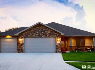 7355 Dempster Dr, Lincoln, NE 68516