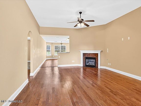 5th image of 859 Fairway Pointe Cv W