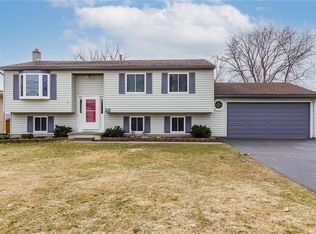 1947 Edgemere Dr, Rochester, NY 14612