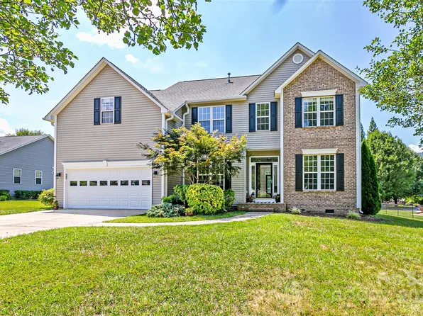 48 Poplar Grove Ct, Fletcher, NC 28732