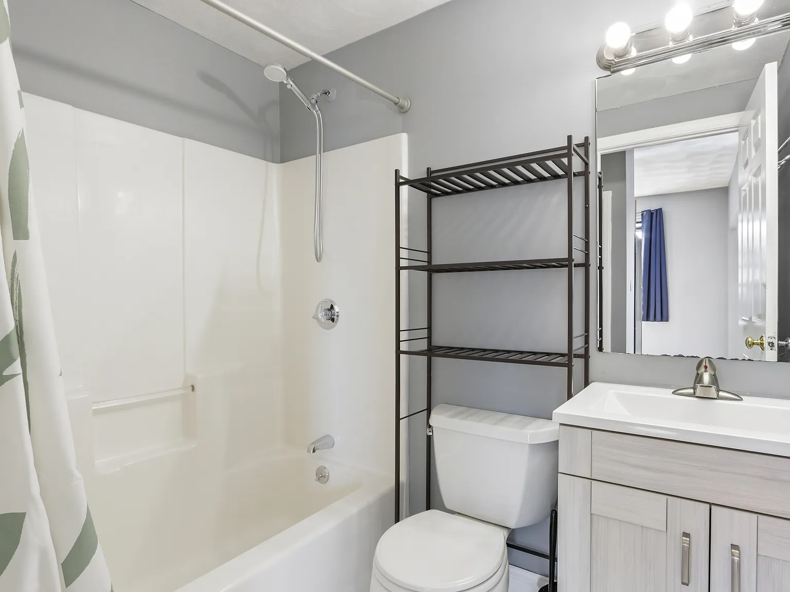 1 bed, 558 sqft, $2,400 — Photo 2